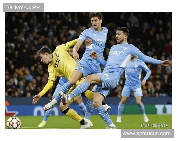 银河足球队明星球员合影展现球场英姿风采及荣耀时刻